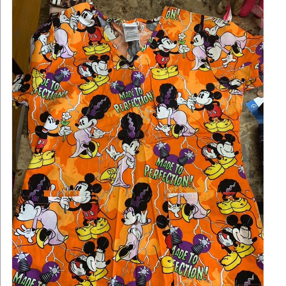 Mini mouse scrub top